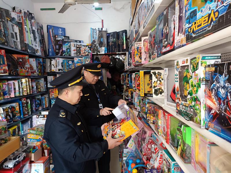淮北重拳出击，严查校园周边“无底线营销”玩具销售
